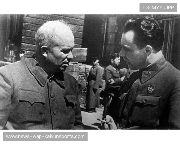 加纳乔因不满被换下坐替补席愤怒表情引发关注 加纳乔因不满被换下坐替补席愤怒表情引发关注