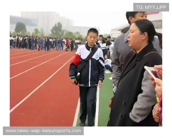 田径百米全场惊呼：极速瞬间点燃赛场激情