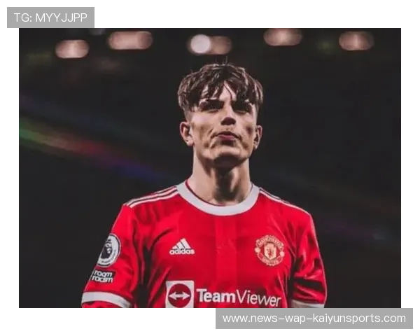 曼联中路推进后加速刺穿防线，加纳乔倾门偏出