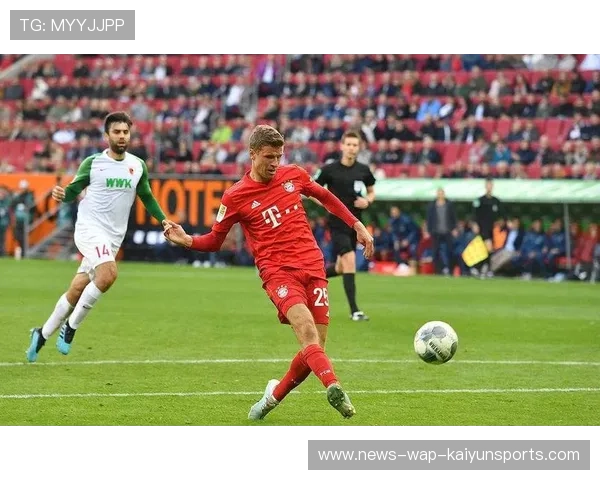 拜仁边路渗透成功，穆勒门前推射定胜负