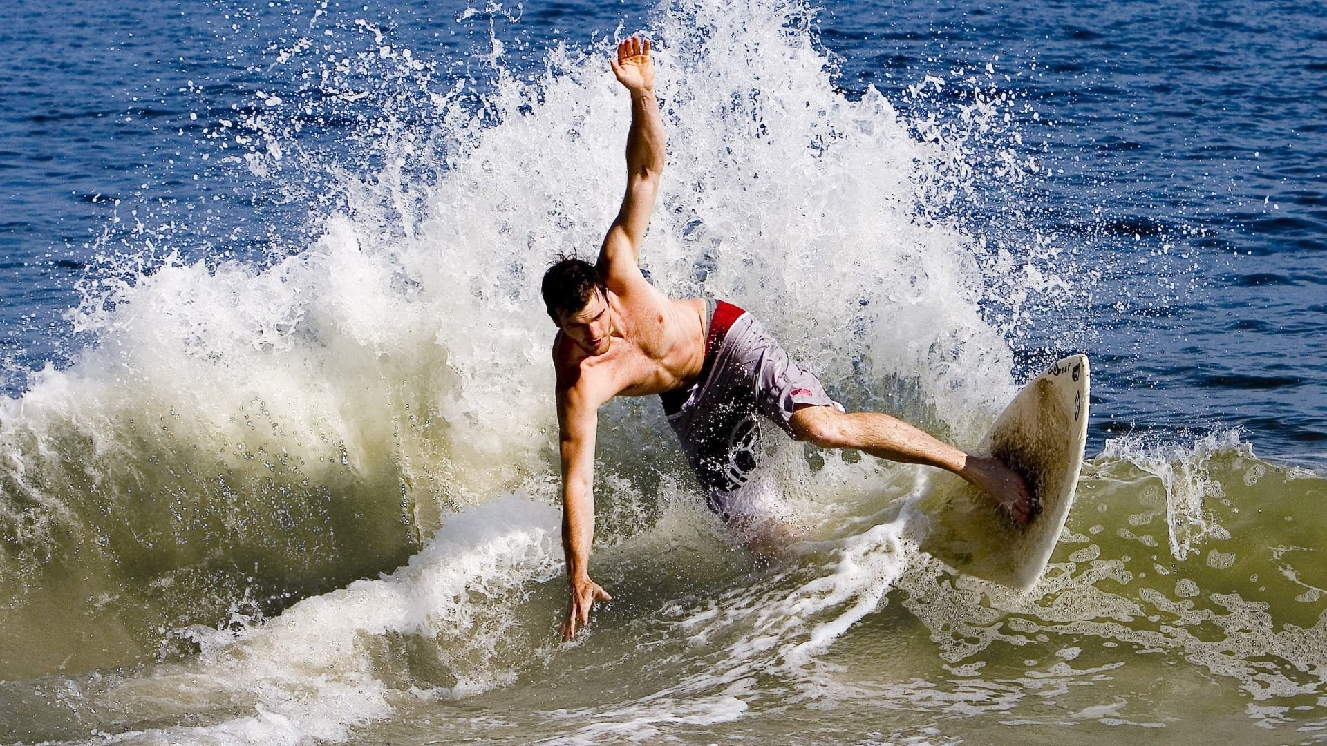 电竞成为全球年轻人热门运动,电竞年轻人背后的故事